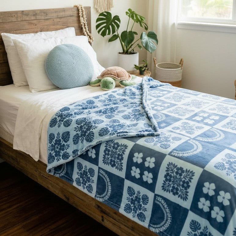 PRE - ORDER: Large: Baby Blue Ho'opili / Ilima Quilt - Sweet Sweet Honey Hawaii