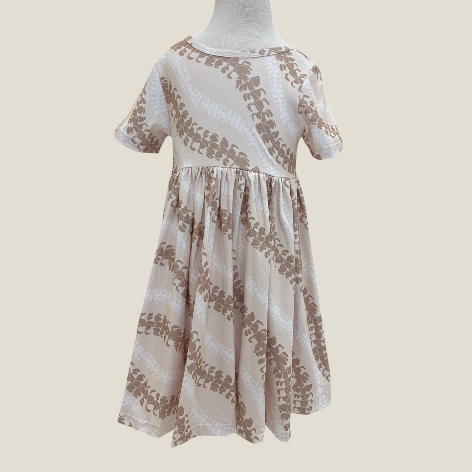 Sandy Lei Puakenikeni tee Dress - Sweet Sweet Honey Hawaii
