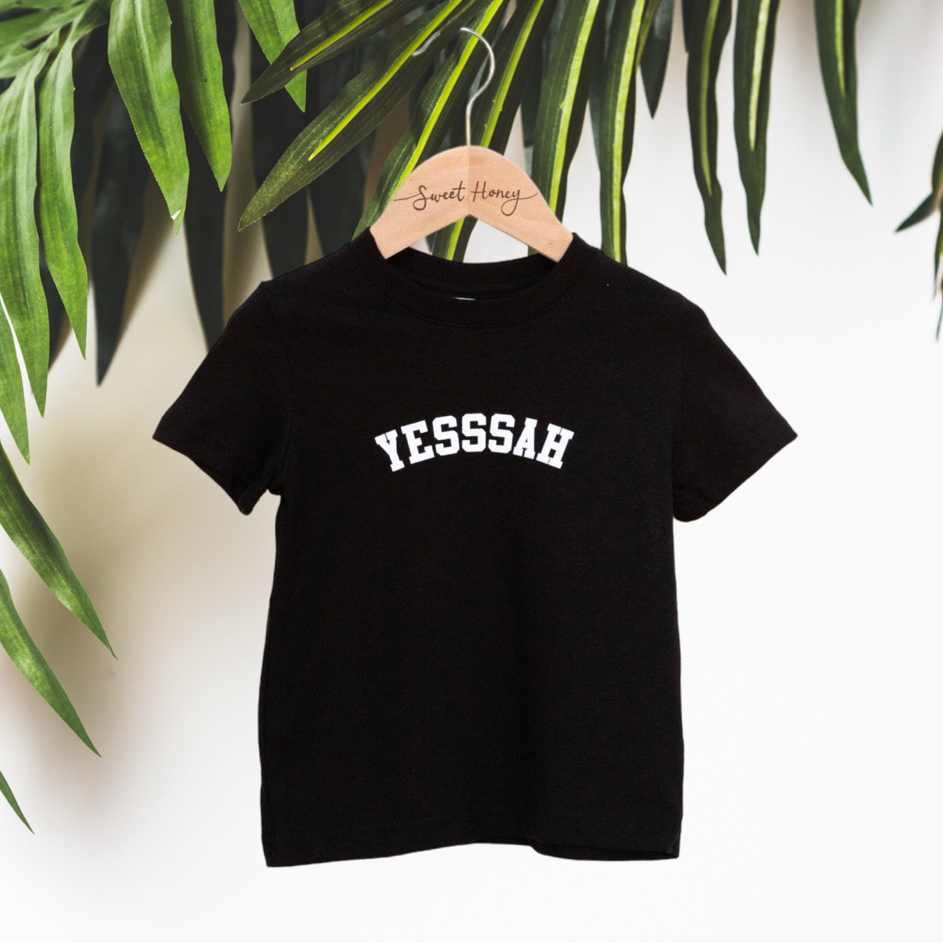 Yesssah Black tee - Sweet Sweet Honey Hawaii